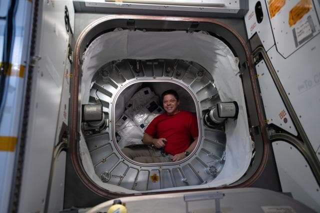 NASA image: iss063e041081