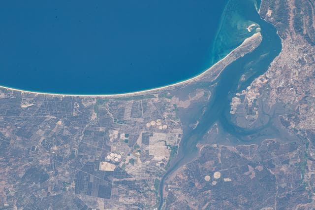 NASA image: iss063e074053