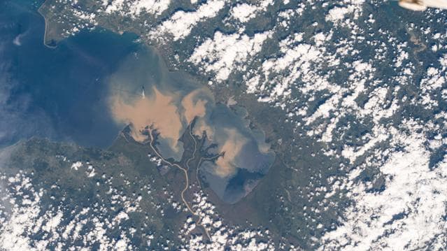 NASA image: iss064e002042
