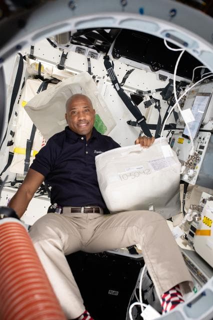 NASA image: iss064e012040
