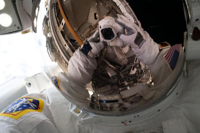 NASA image: iss064e027943