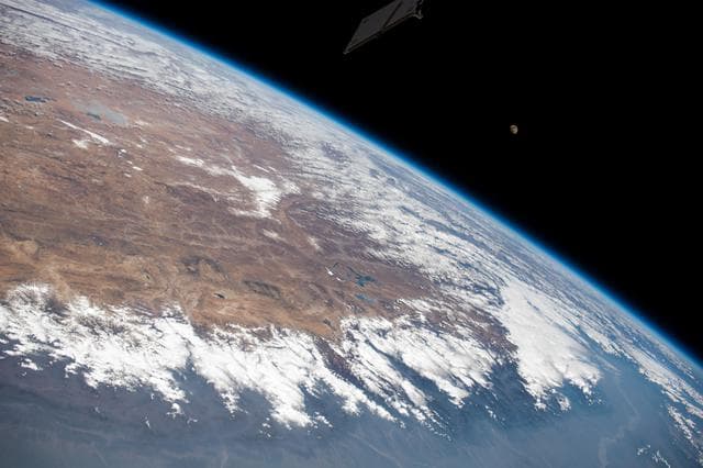 NASA image: iss064e037041
