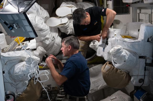 NASA image: EVA SOP Swap