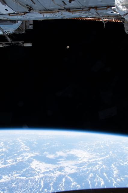 NASA image: iss065e053289