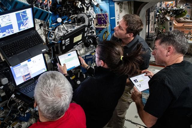 iss065e095921