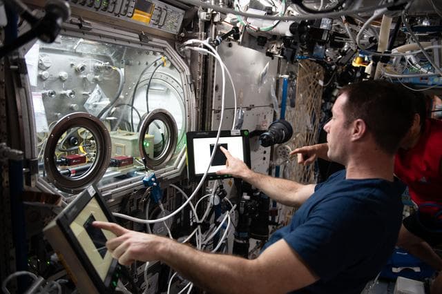 NASA image: iss065e163214