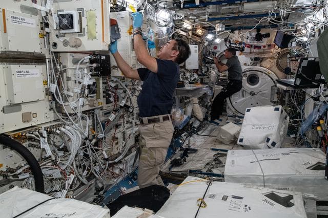 NASA image: iss065e242201