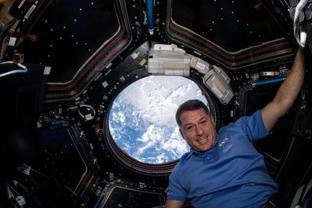 NASA image: iss065e327438