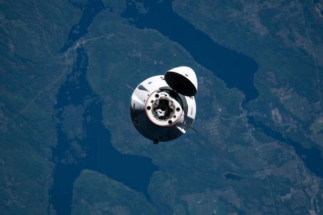NASA image: iss065e327741
