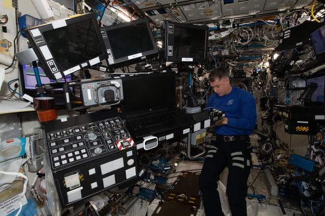 NASA image: iss065e364787