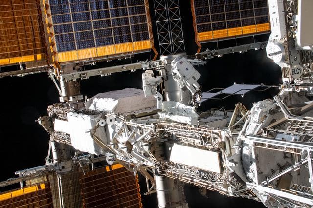 NASA image: iss065e374098