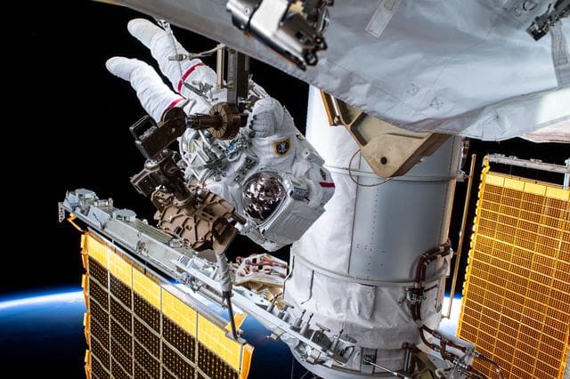 NASA image: iss065e376036