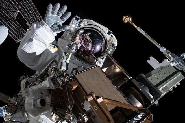 NASA image: iss065e376654