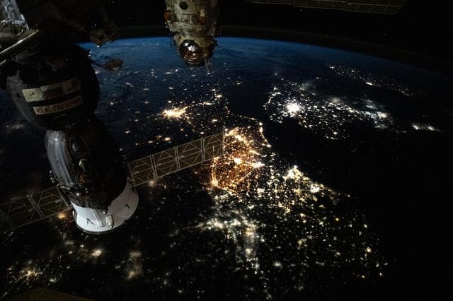 NASA image: iss065e385473