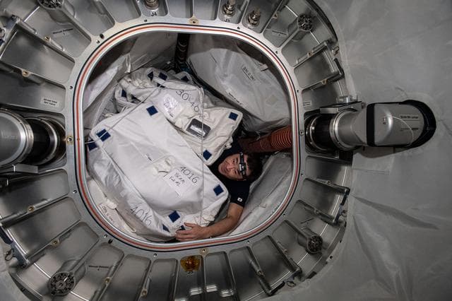 NASA image: iss065e385759