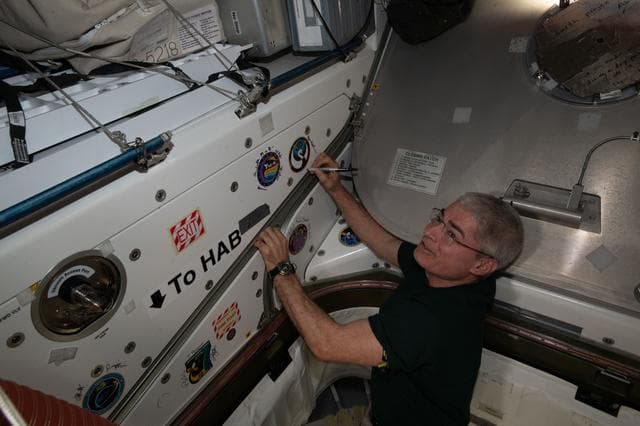 NASA image: iss065e389501