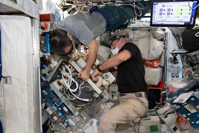 NASA image: iss065e423732
