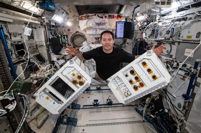 NASA image: iss065e442804