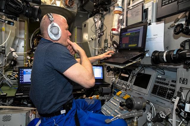 NASA image: iss065e444314