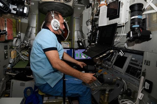 NASA image: Shkaplerov trains on computer in the SM