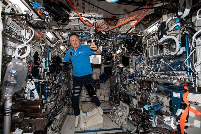 iss066e084506
