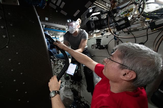 NASA image: iss066e086431