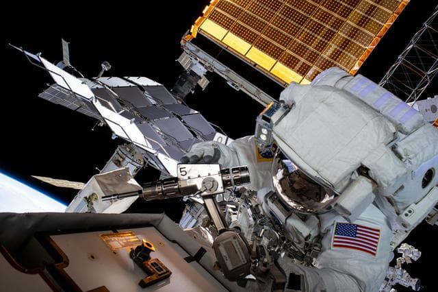 NASA image: iss066e166554