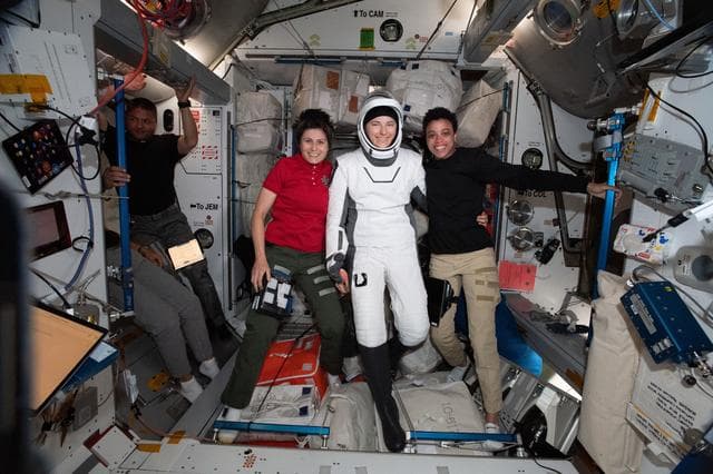 NASA image: iss067e035555