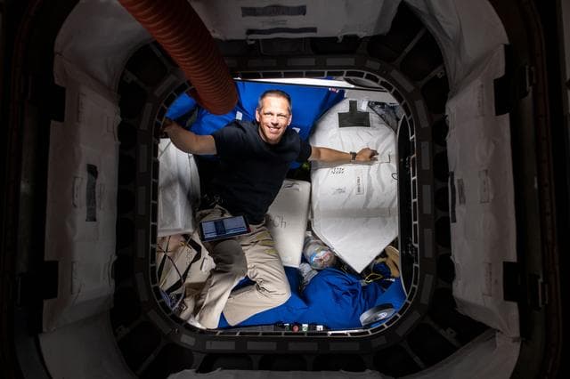 NASA image: iss067e122806