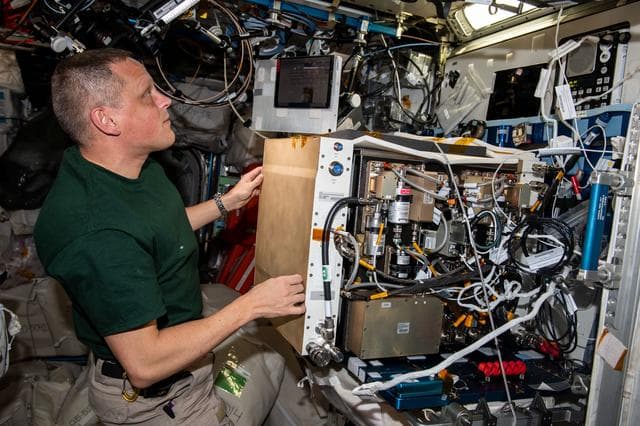 NASA image: iss067e213248