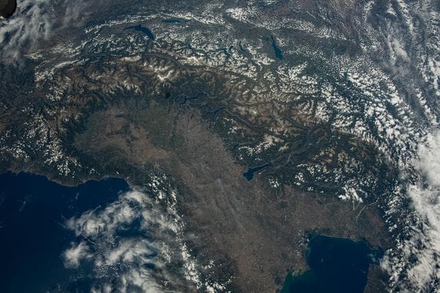 NASA image: iss067e286475