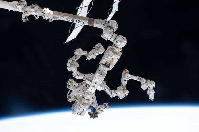 NASA image: iss067e356122