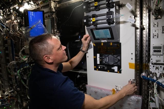 NASA image: iss067e378832