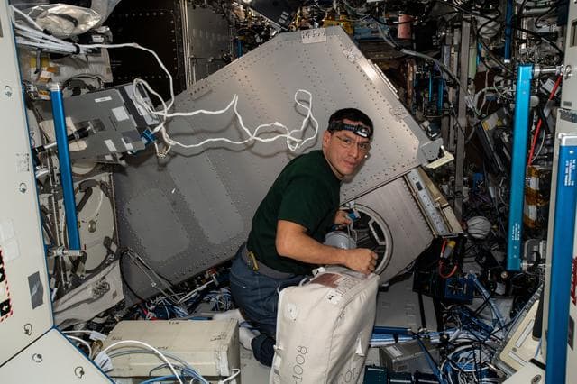 NASA image: iss068e020375