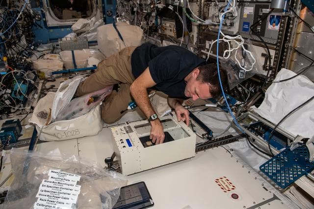 NASA image: iss068e038127