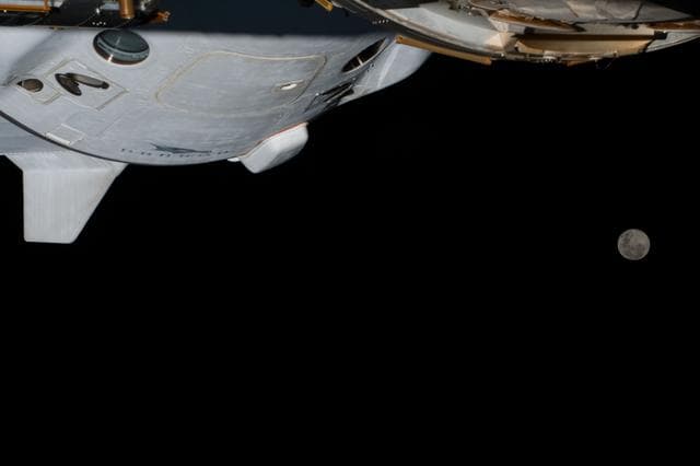 NASA image: iss068e039227