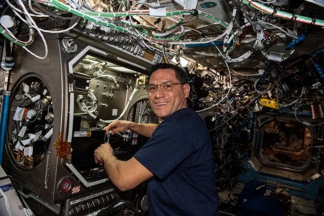 NASA image: iss068e045093