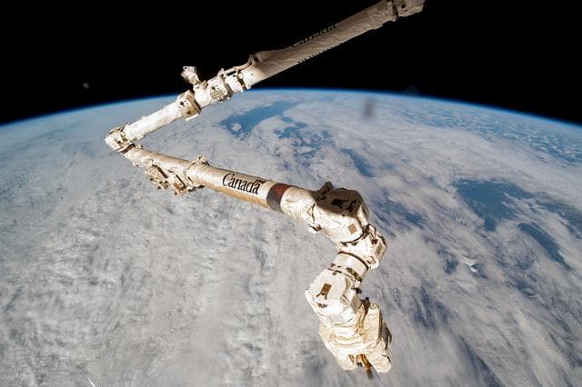 NASA image: iss068e071305