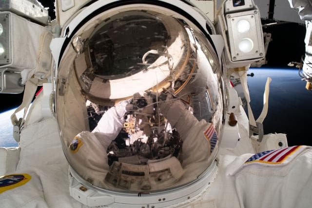 NASA image: iss069e020708