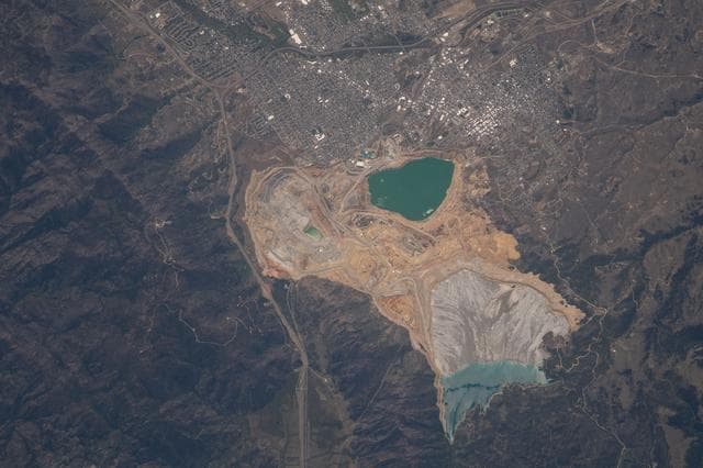 NASA image: iss069e060850