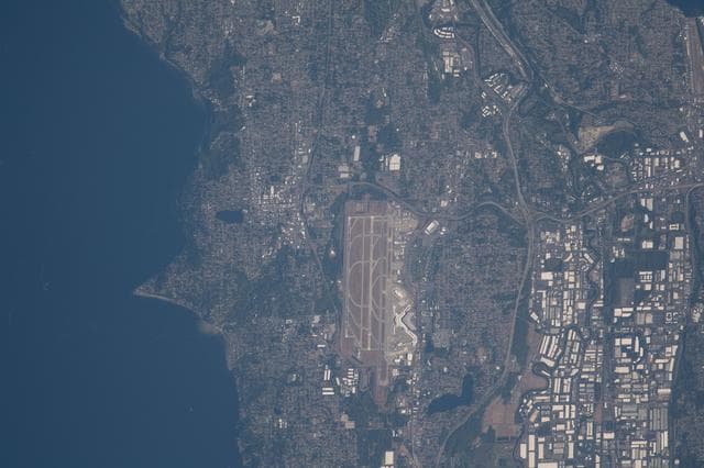 NASA image: iss069e061160
