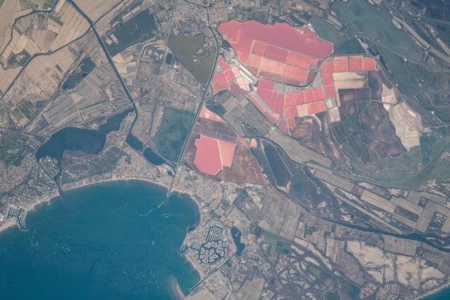 NASA image: iss069e061413
