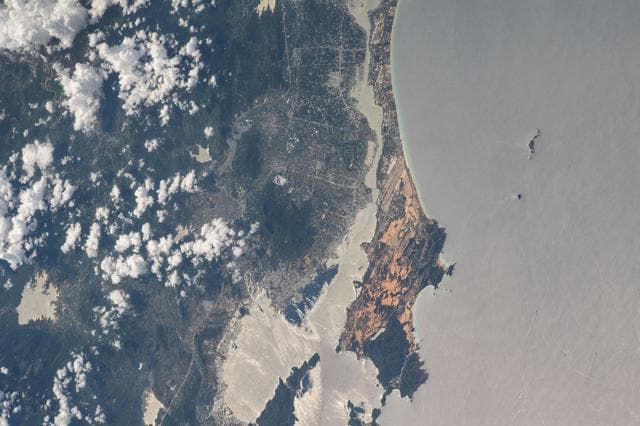 NASA image: iss069e091063