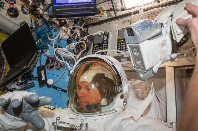 NASA image: iss070e002031