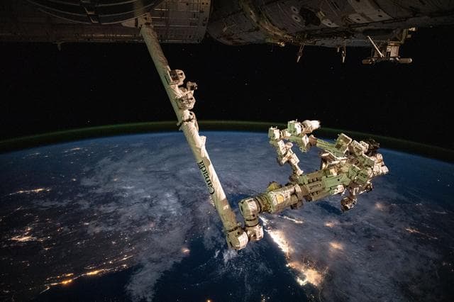 NASA image: iss070e014288
