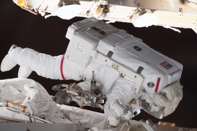 NASA image: iss070e015424
