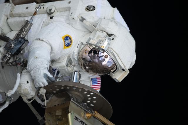 NASA image: iss070e037241