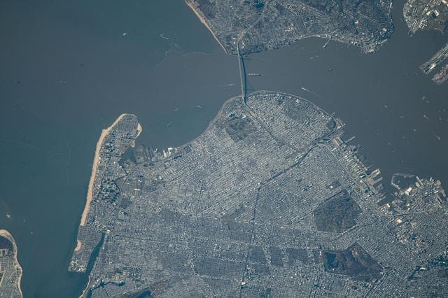 NASA image: iss070e043429