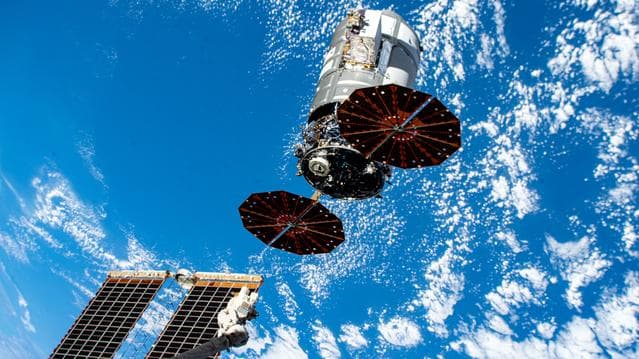 NASA image: iss070e044150