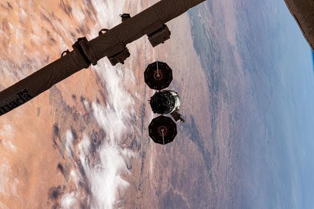 NASA image: iss070e044312